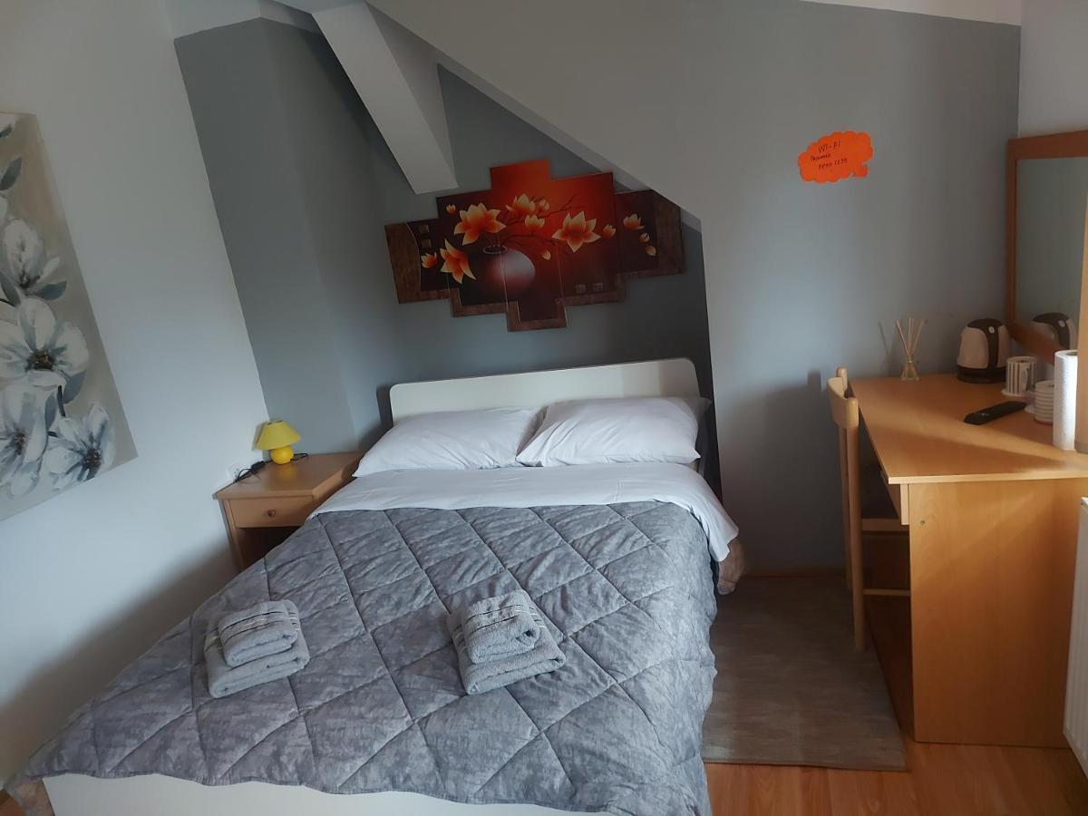 Guest House Neno Ogulin Exterior foto