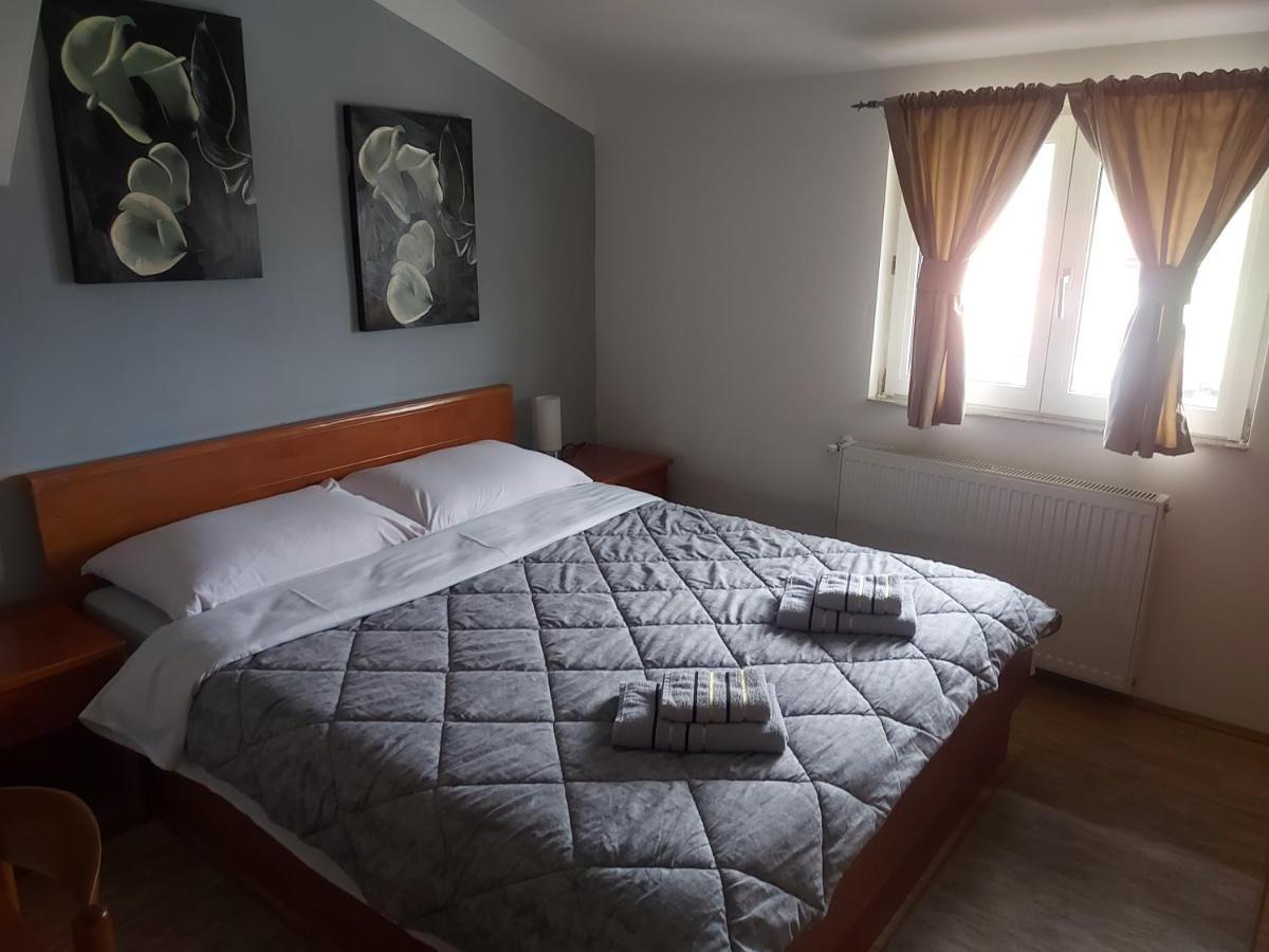 Guest House Neno Ogulin Exterior foto