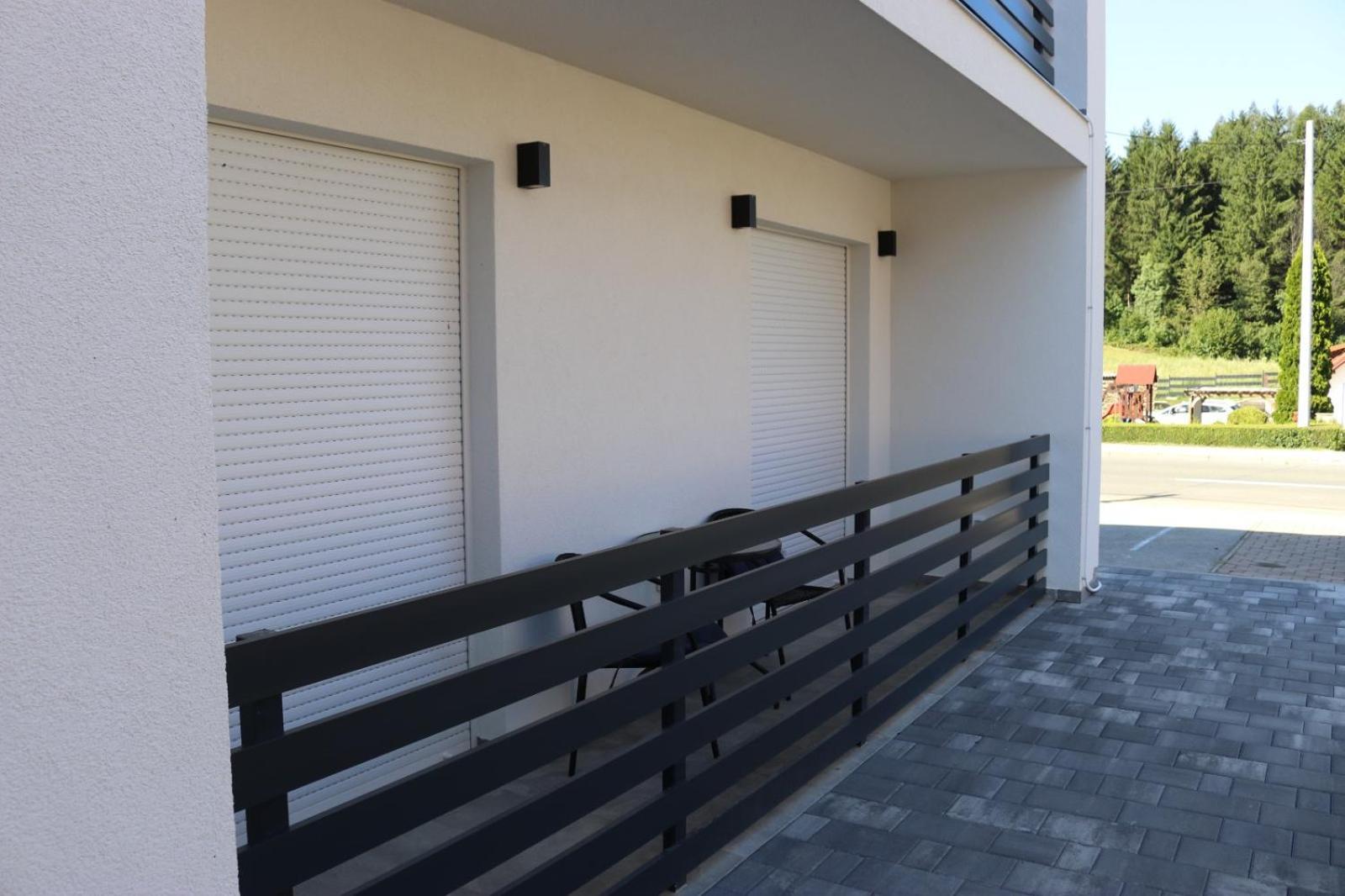 Guest House Neno Ogulin Exterior foto