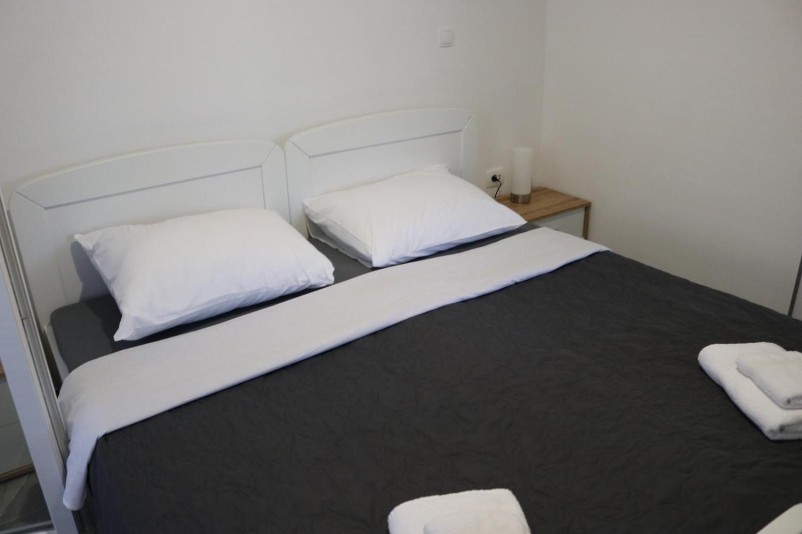 Guest House Neno Ogulin Exterior foto