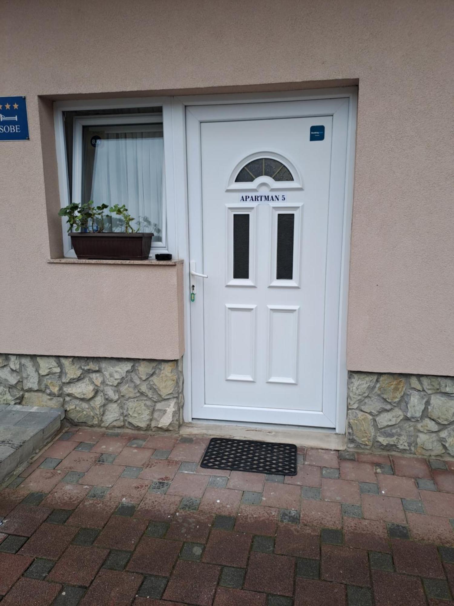 Guest House Neno Ogulin Exterior foto