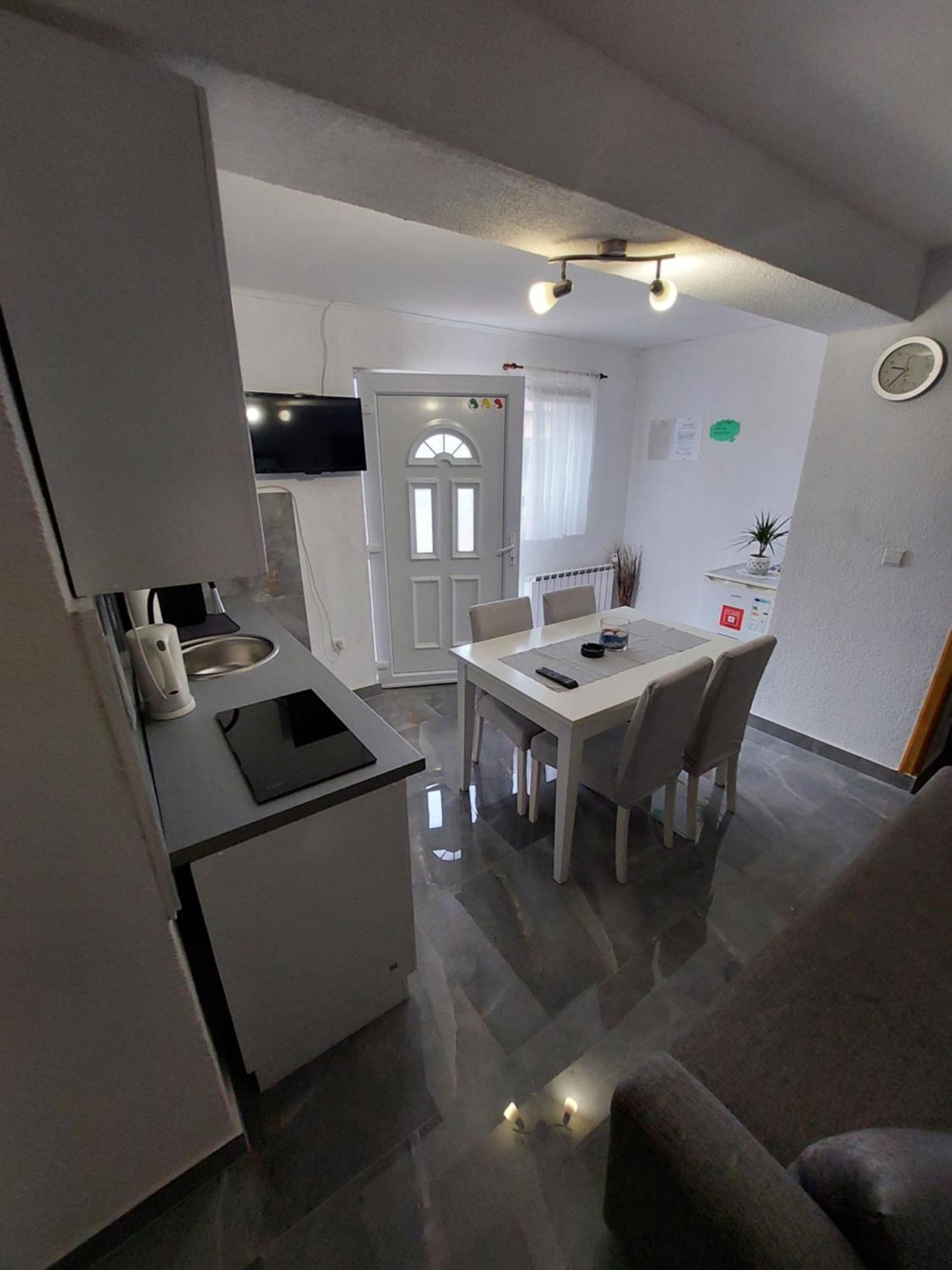 Guest House Neno Ogulin Exterior foto